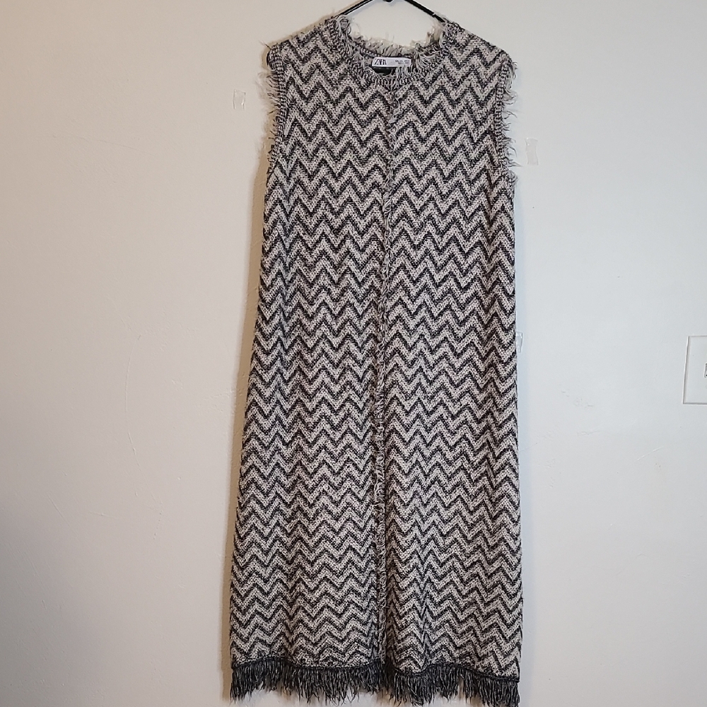 Zara Black and White Textured Knit Top